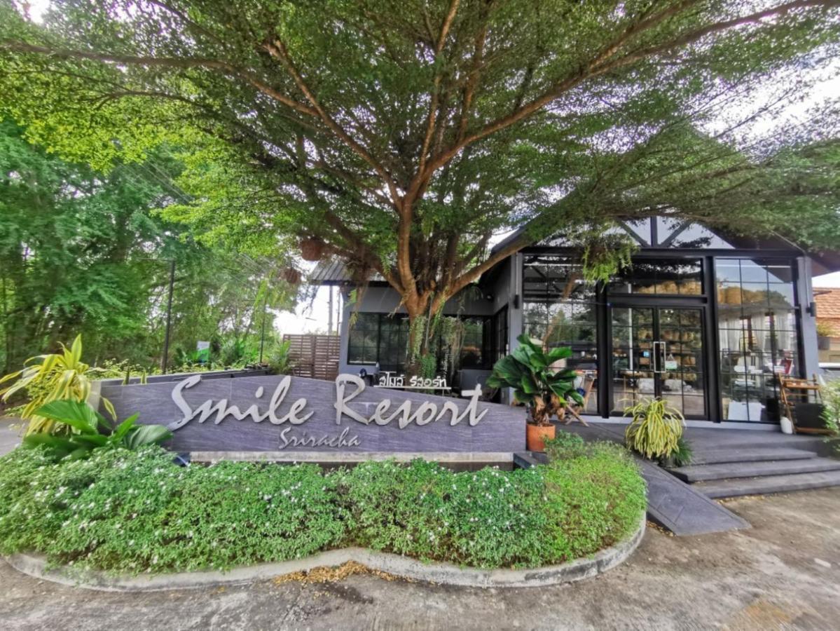 Smile Resort Sriracha 是拉差 外观 照片